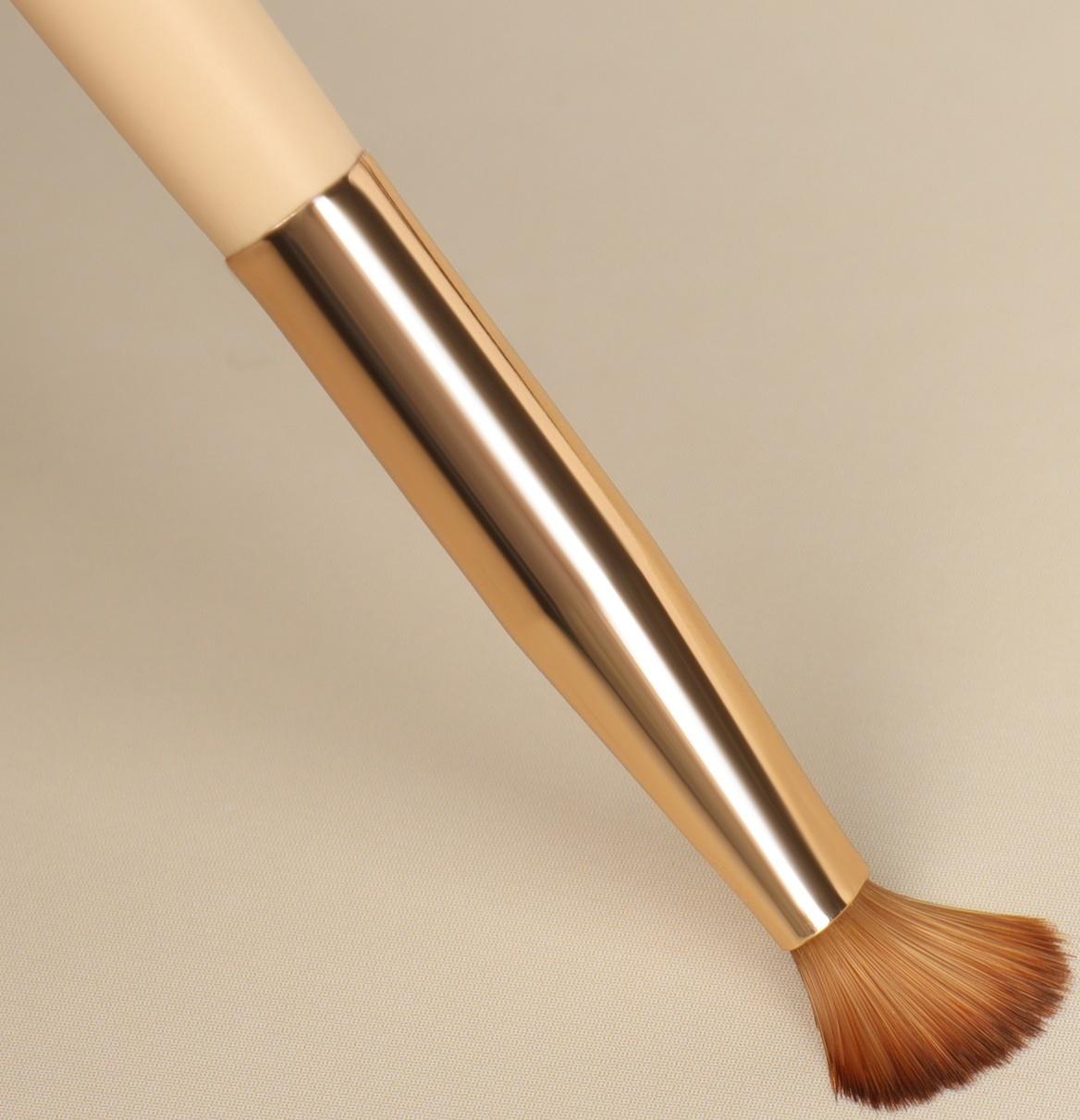 Набор кистей для макияжа «Франция», 7 предметов, чехол на кнопке, цвет бежевый/коричневый