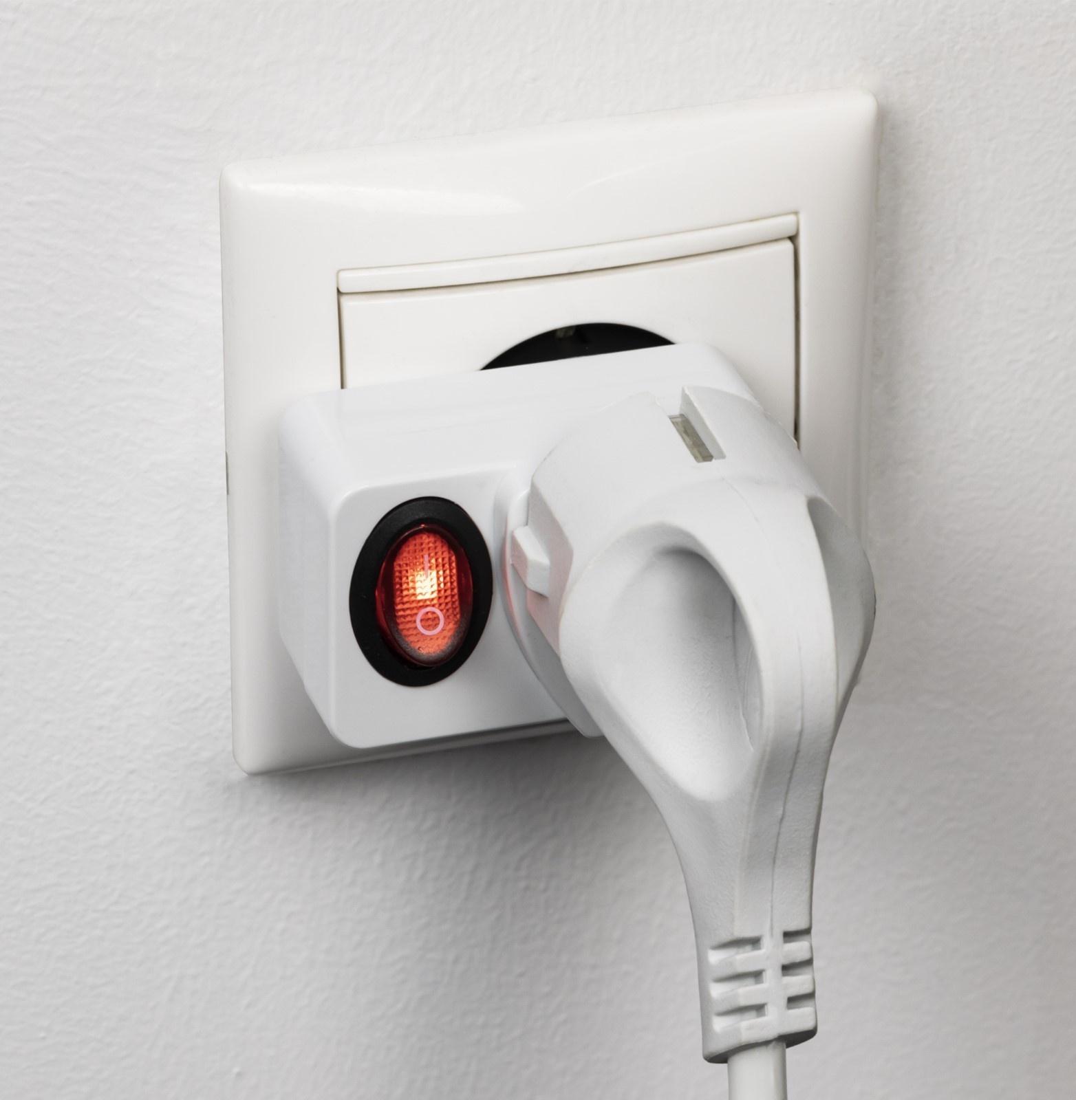 Адаптер c кнопкой, на евро и азиатскую вилку, с/з, 16А, 230В, 3680Вт, IP20, белый, 26956 4,