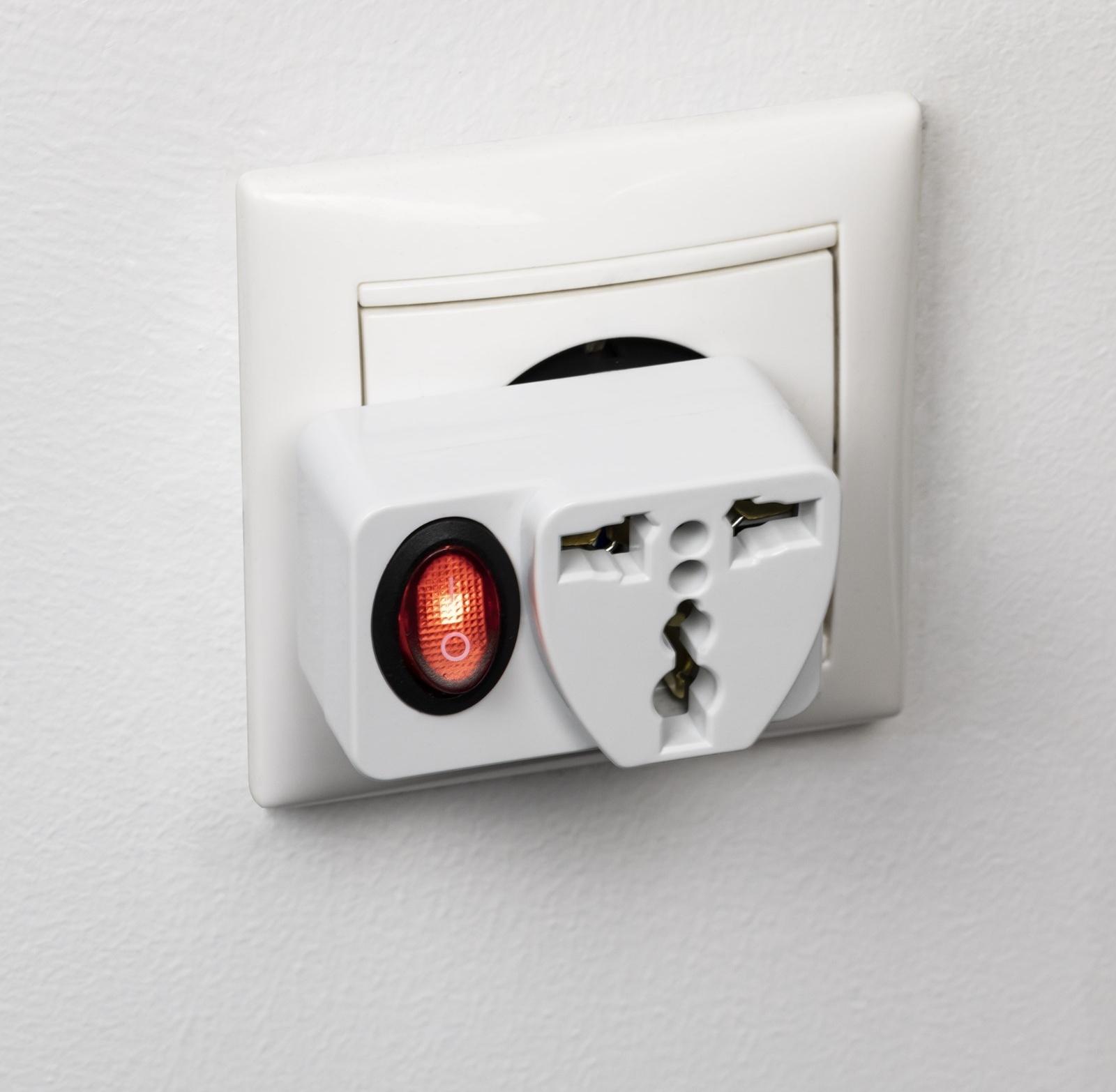 Адаптер c кнопкой, на евро и азиатскую вилку, с/з, 16А, 230В, 3680Вт, IP20, белый, 26956 4,