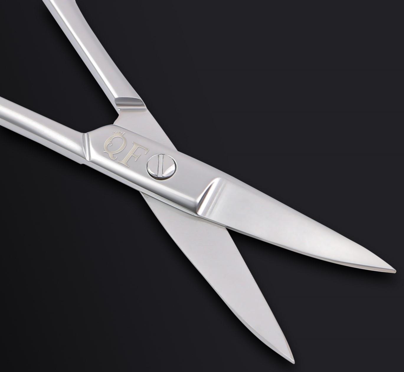 Ножницы маникюрные «Premium», загнутые, узкие, 9,5 см, на блистере, цвет серебристый