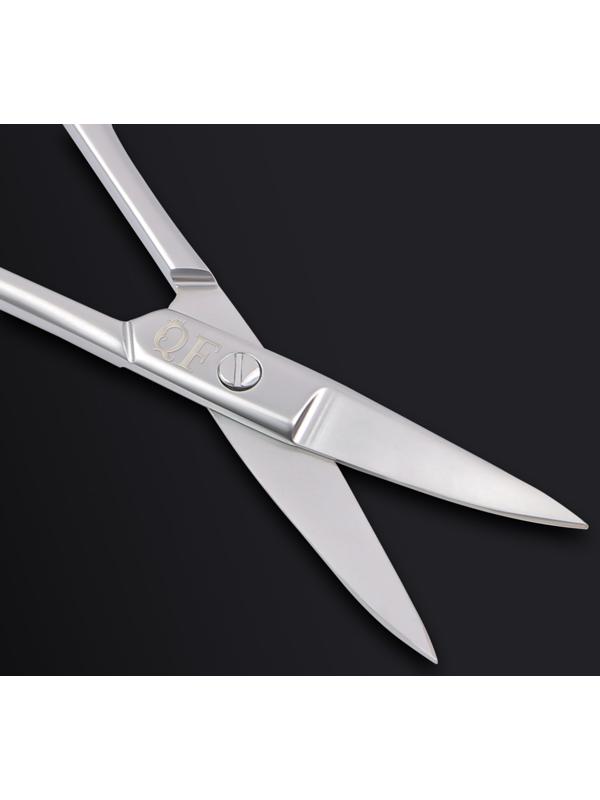 Ножницы маникюрные «Premium», загнутые, узкие, 9,5 см, на блистере, цвет серебристый