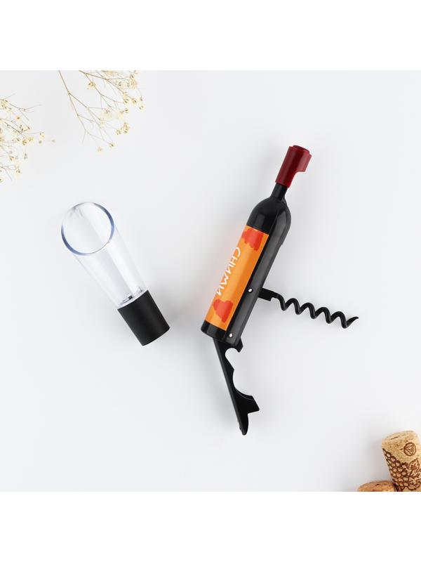 Штопор-бутылка и пробка на подложке 