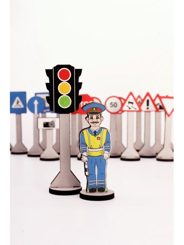 Игровой набор набор «Дорожные знаки» (24 знака, инспектор ГИБДД, светофор)