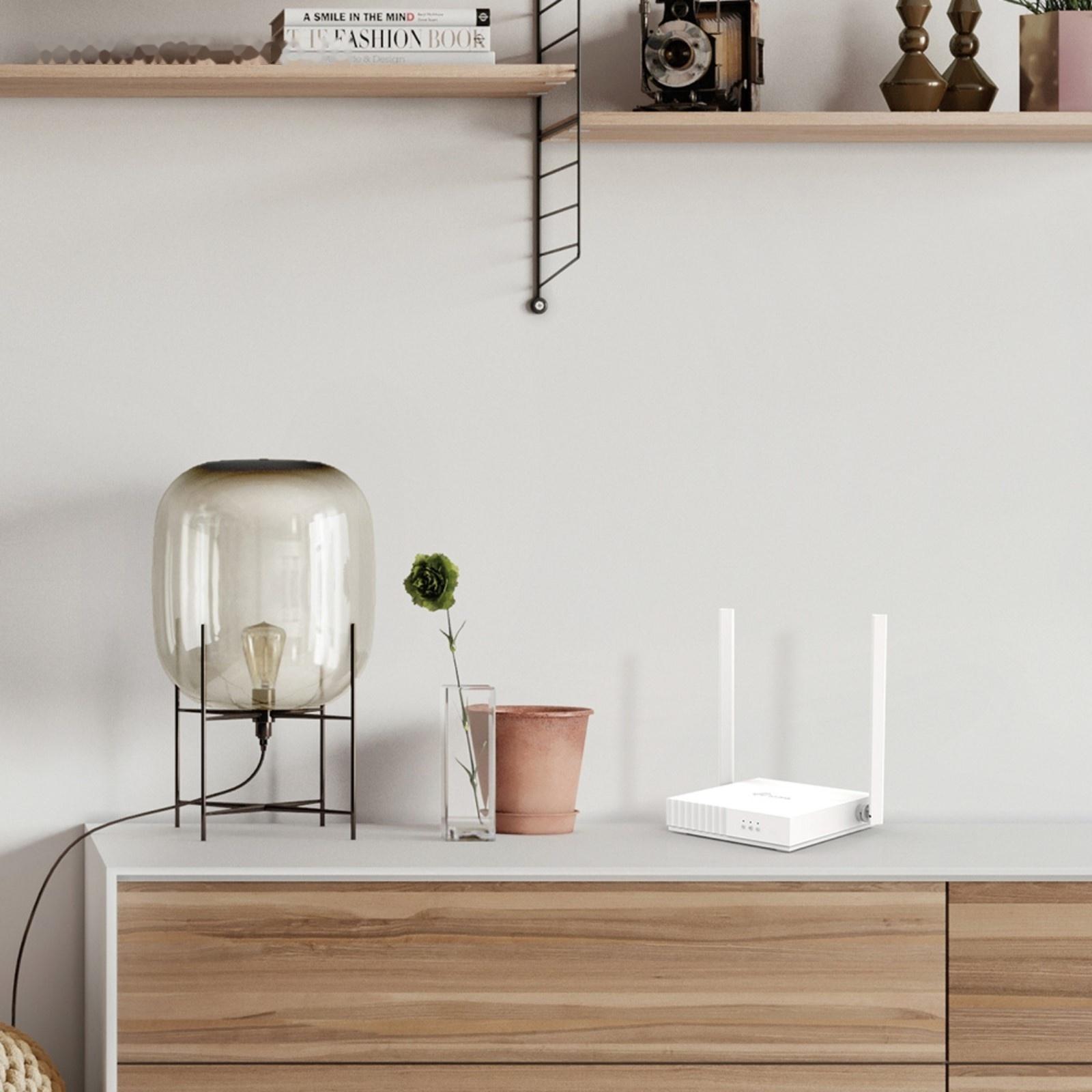 Wi-Fi роутер TP-Link TL-WR820N, 300 Мбит/с, 2 порта 100 Мбит/с, белый