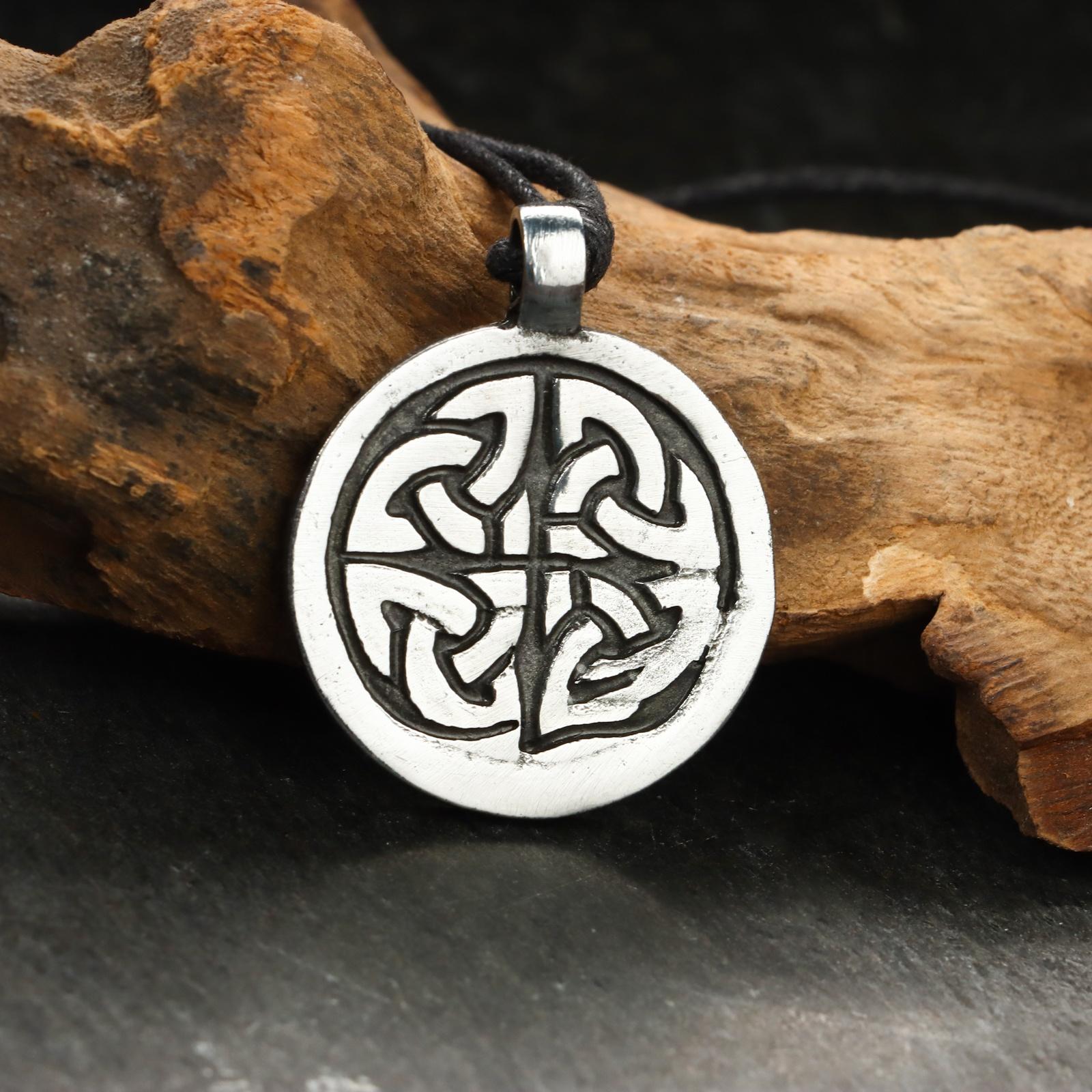 Амулет защитный 