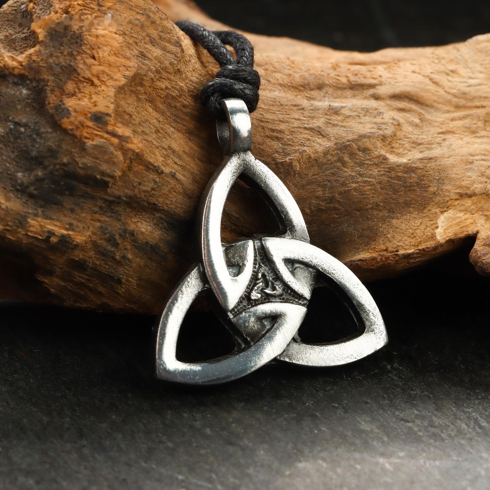 Амулет защитный 