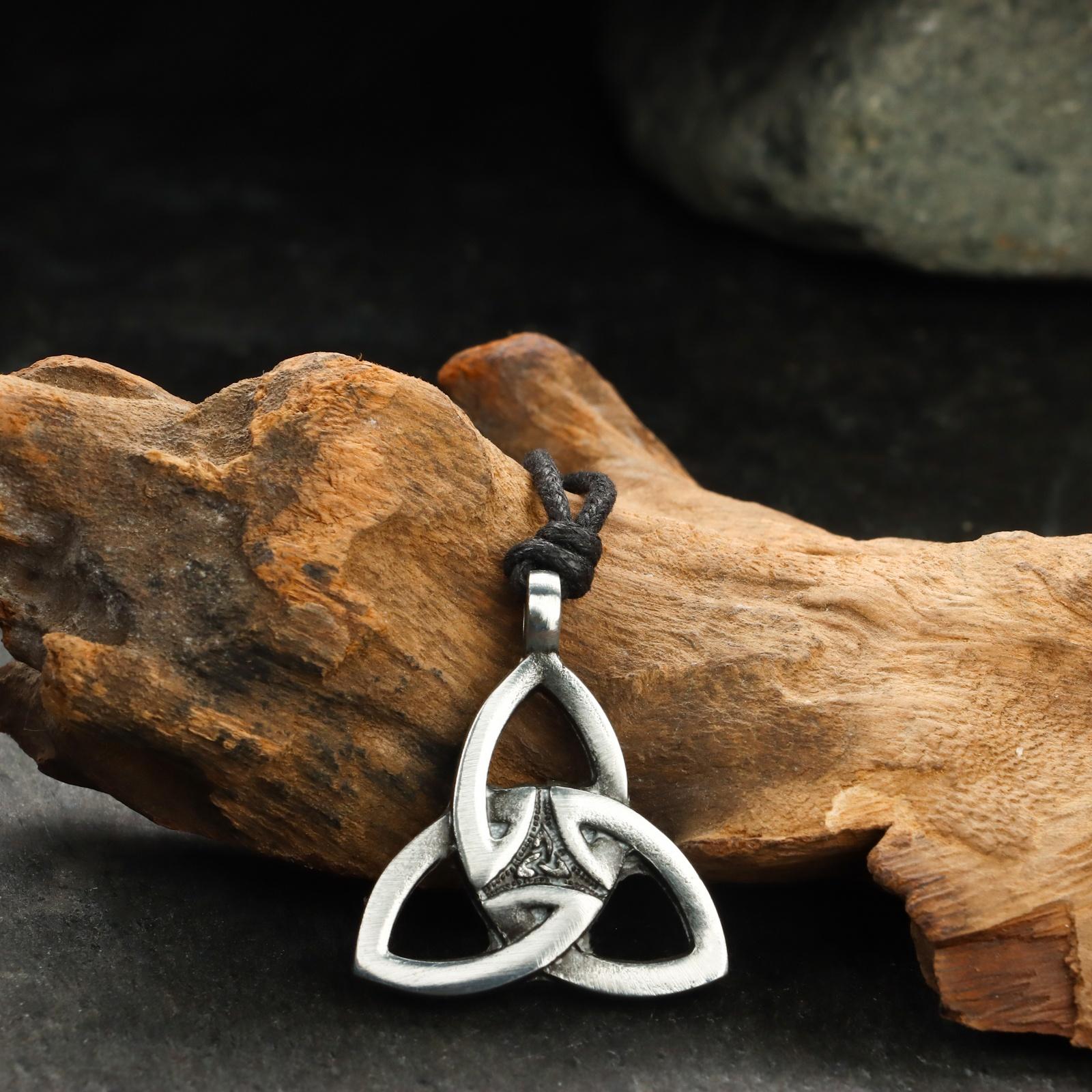 Амулет защитный 