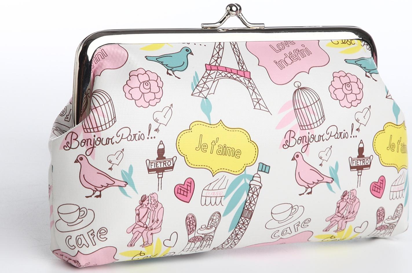 Косметичка на фермуаре, цвет белый