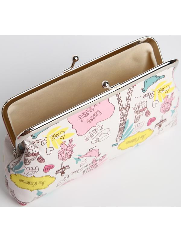 Косметичка на фермуаре, цвет белый