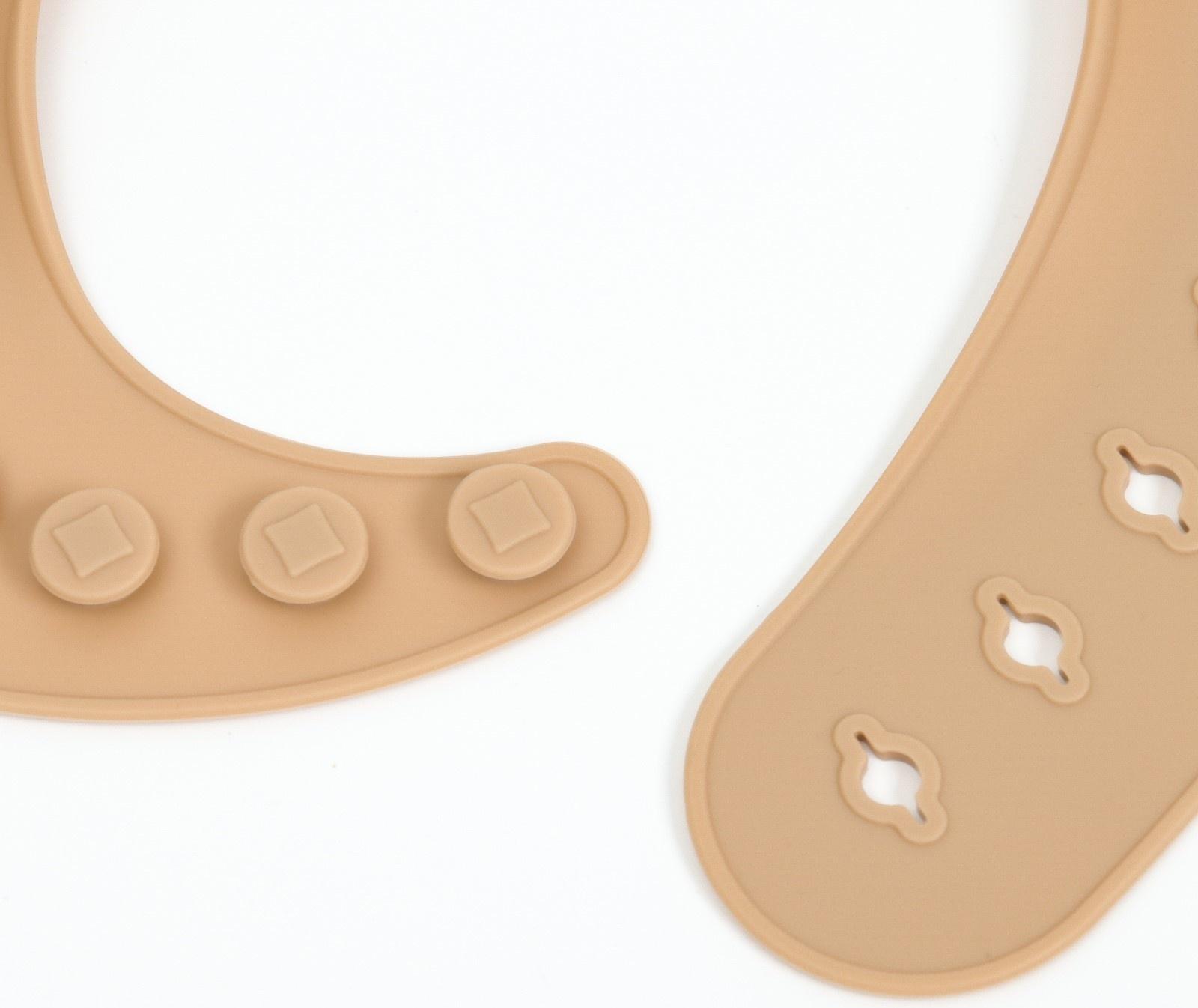 Нагрудник детский сииконовый, Mum&baby, 23х4х29, бежевый