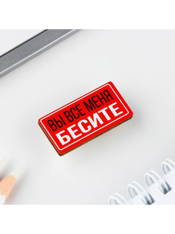 Значок с наклейками