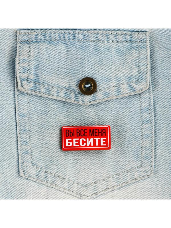 Значок с наклейками