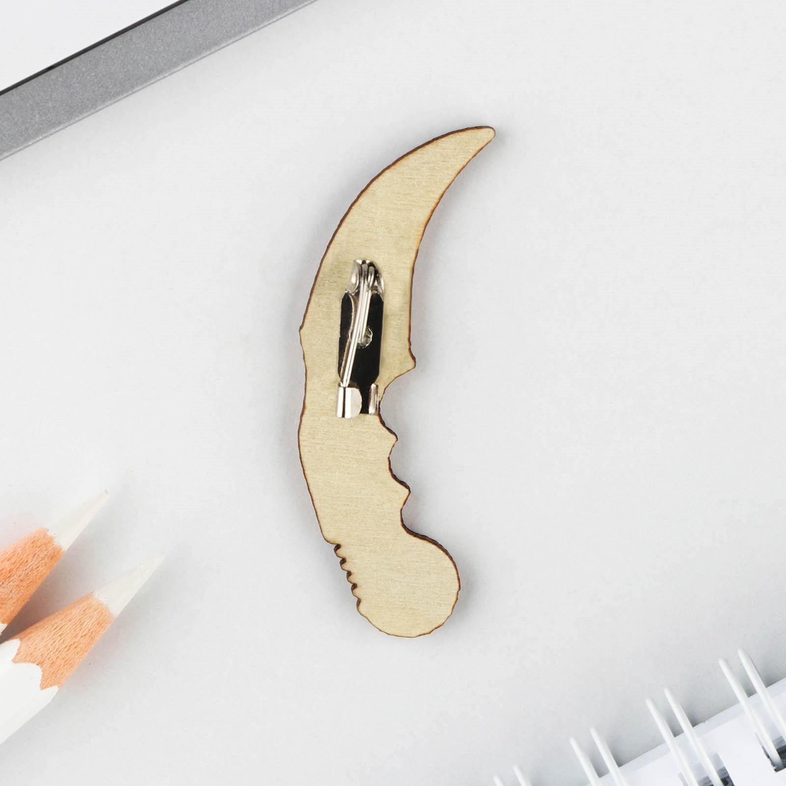 Значок с наклейками