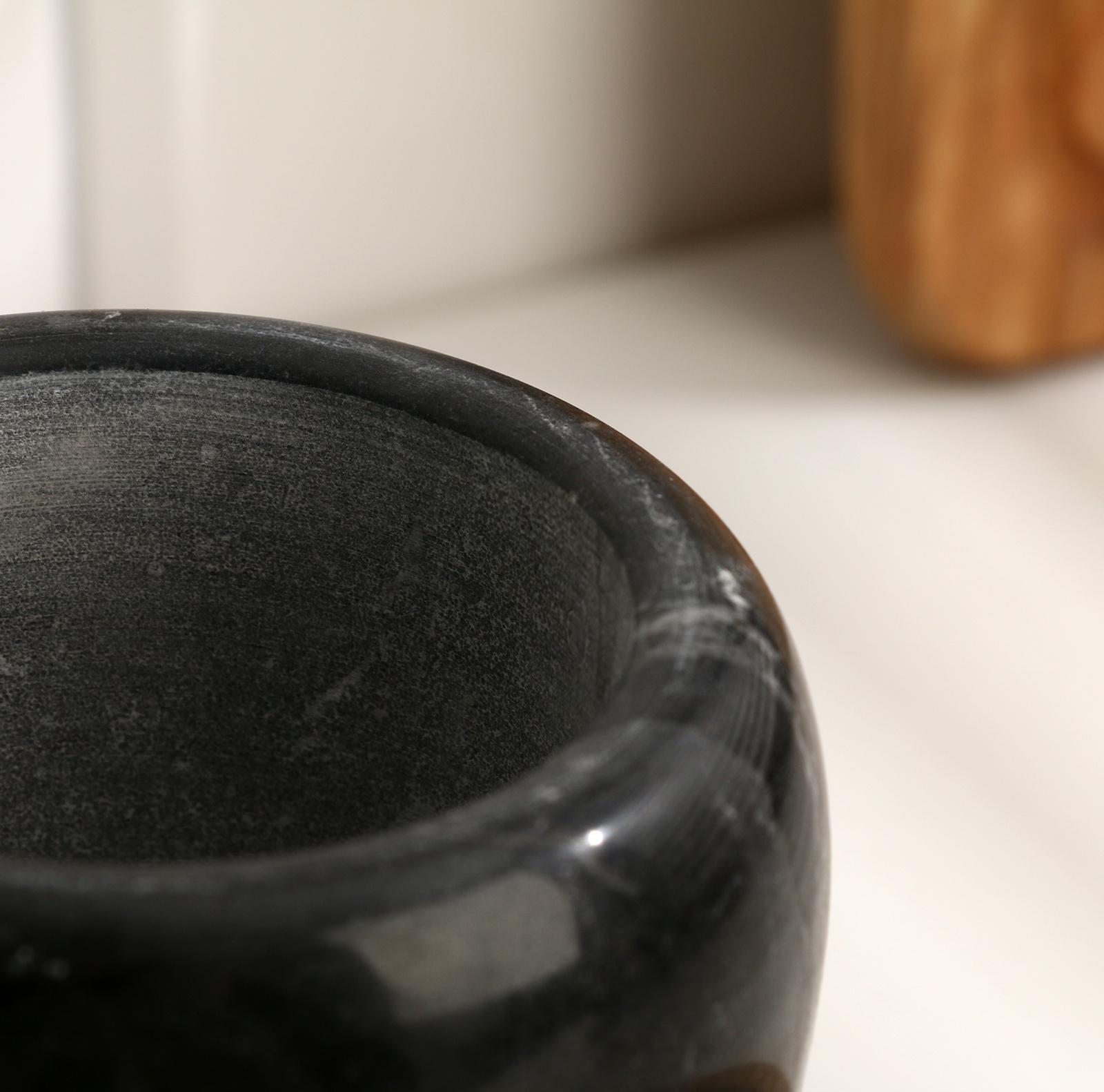 Ступка с пестиком из камня средняя, черный мрамор, в коробке