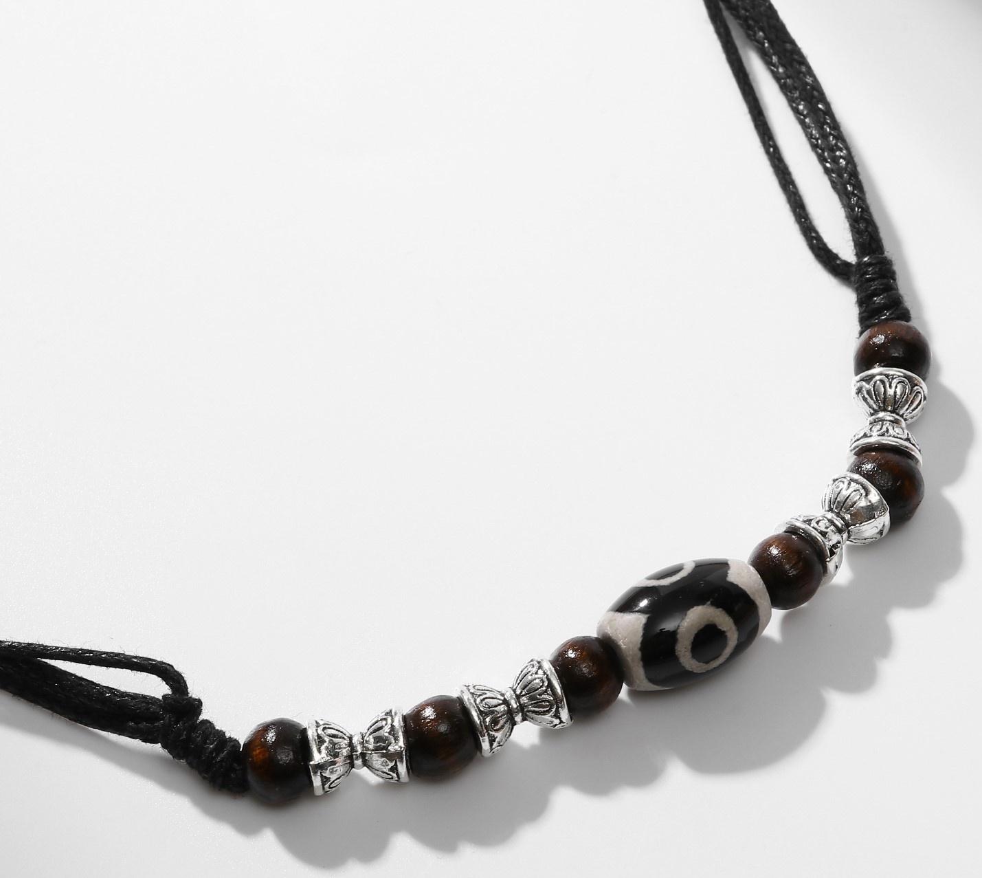 Кулон на шнурке 