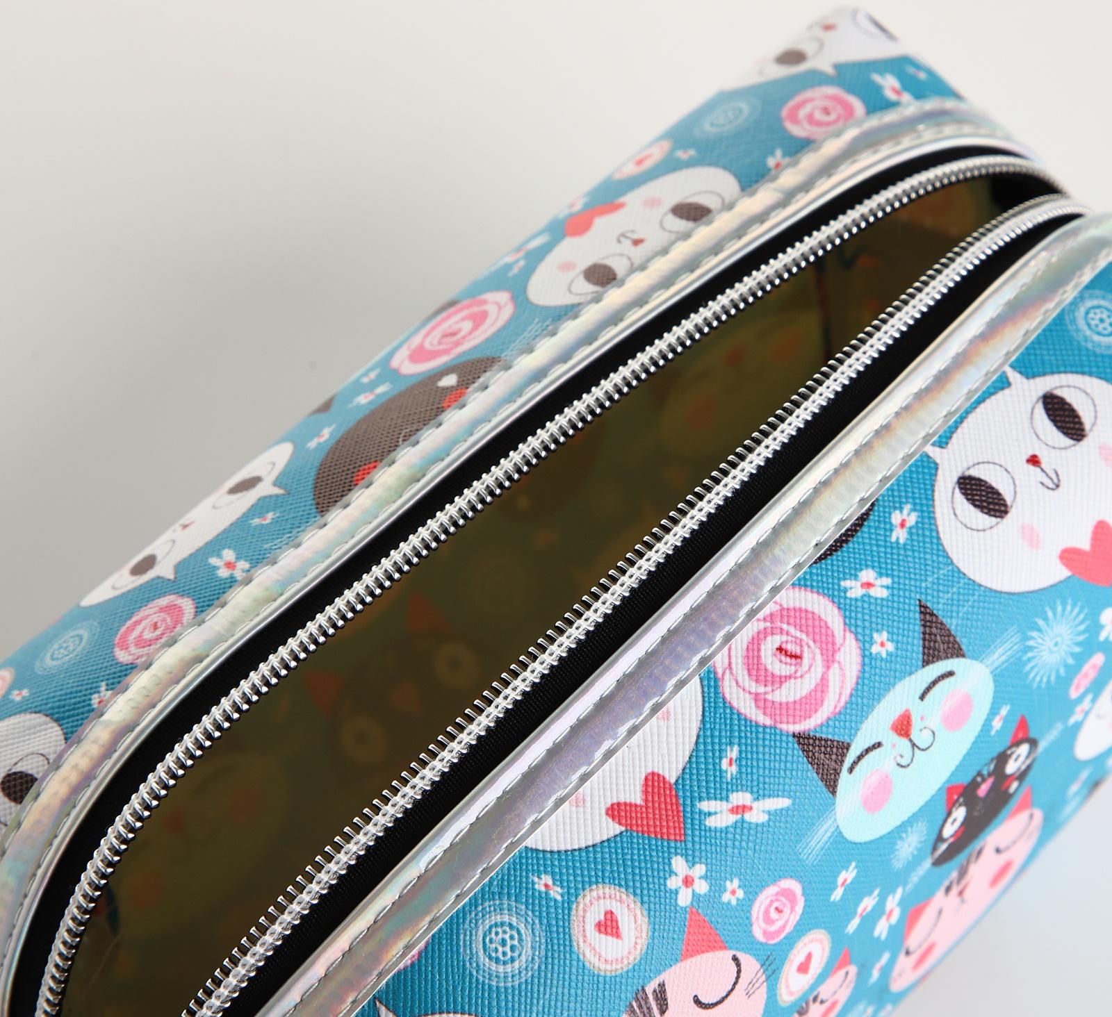 Косметичка на молнии, цвет голубой