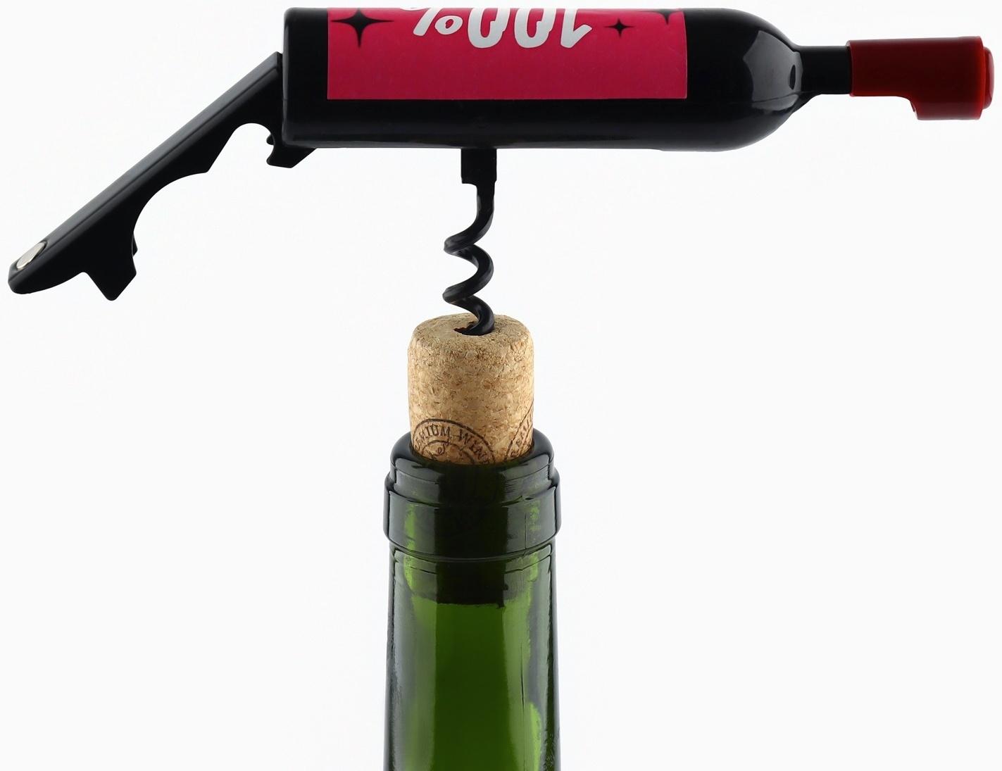 Штопор-бутылка и пробка на подложке 