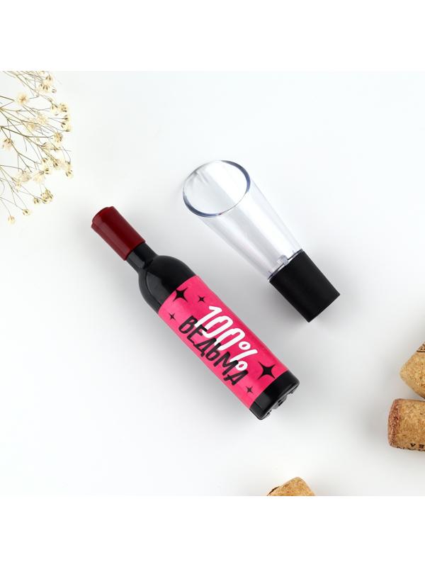 Штопор-бутылка и пробка на подложке 