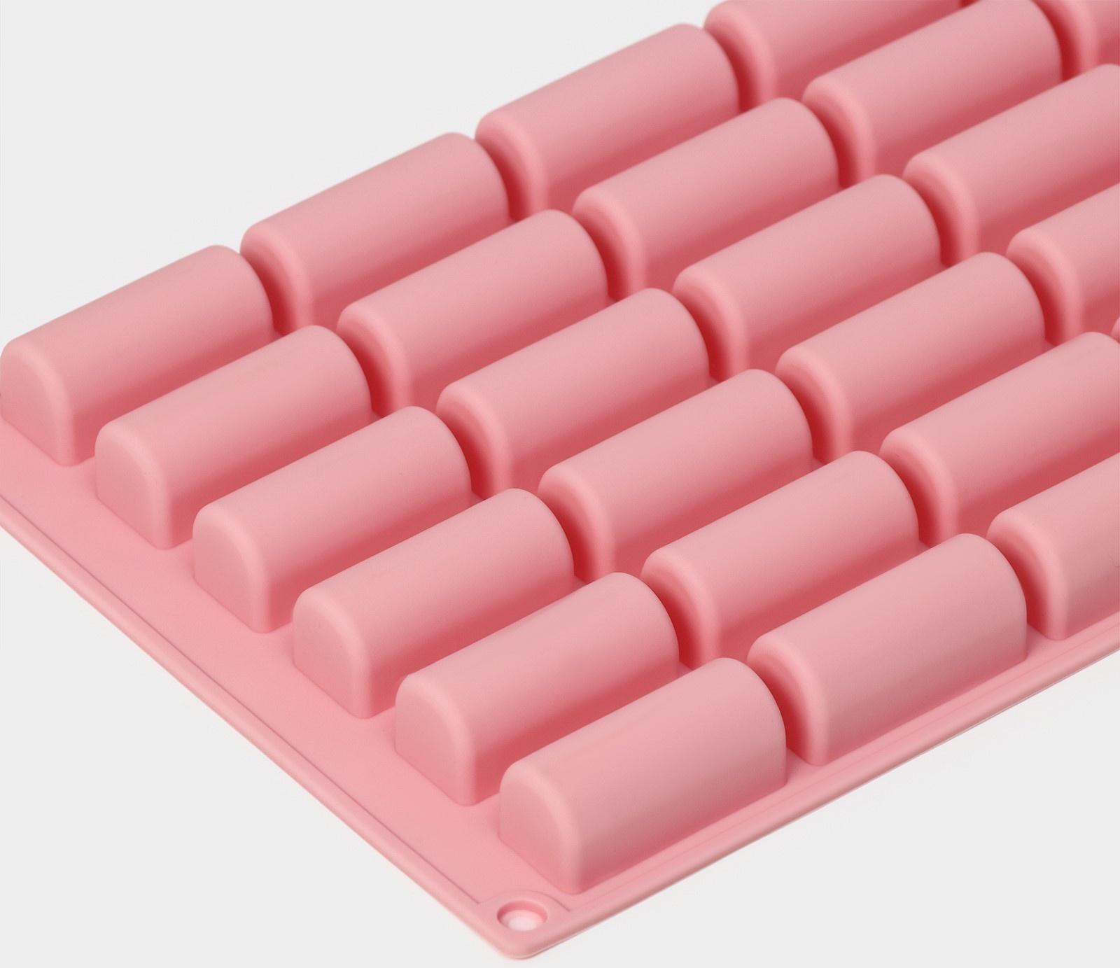 Силиконовая форма для конфет Доляна «Батончик», 28×17,5×2 см, 30 ячеек (4.3×1,7см)