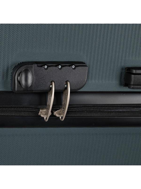 Чемодан Р612 (3-ой) зеленый Green  (28) пластик ABS средний