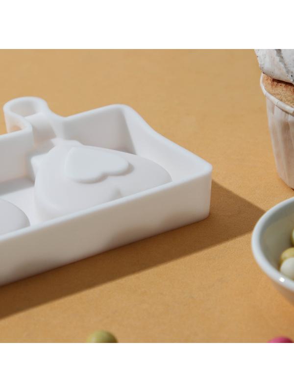 Силиконовая форма для мороженого Доляна «Сердца. Макси», 49×6,5×2 см, 8 ячеек, палочки 50 шт, цвет белый