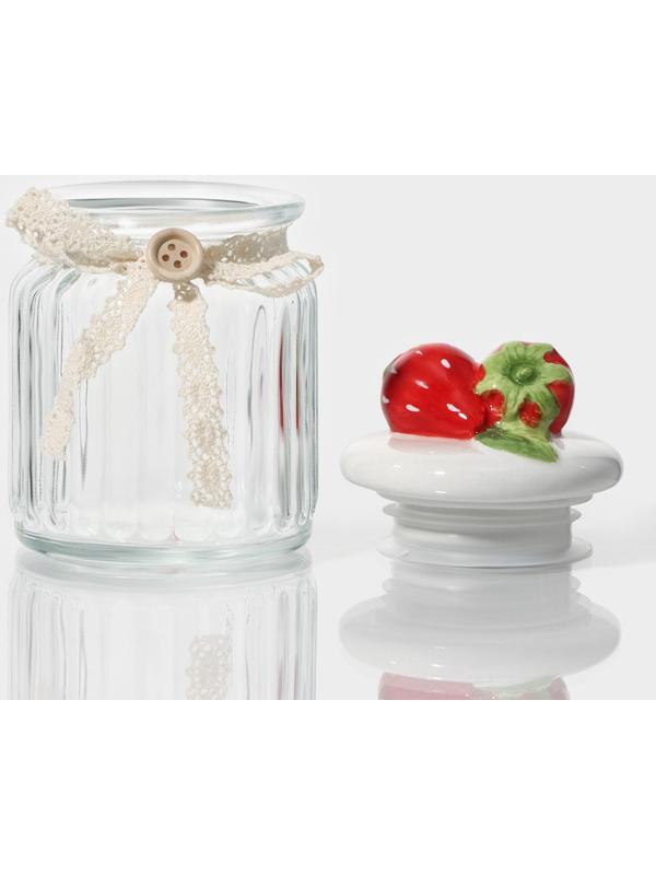 Банка стеклянная для сыпучих продуктов с керамической крышкой Доляна «Клубника», 250 мл, 8×13 см