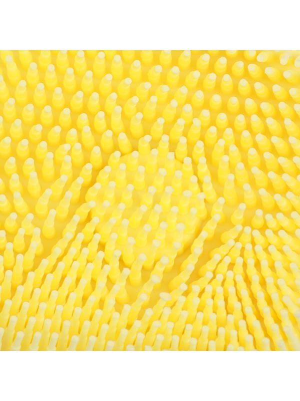 Щётка для мытья и массажа животных, с емкостью для шампуня, желтая