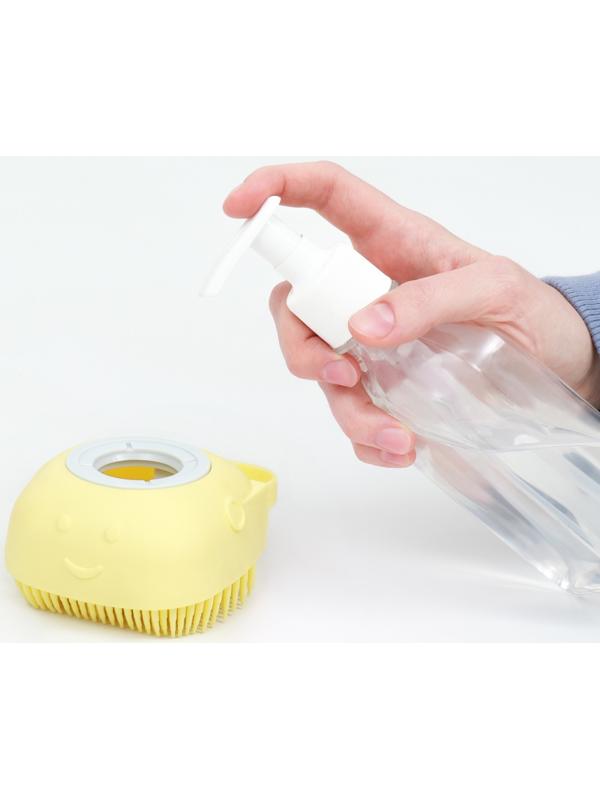 Щётка для мытья и массажа животных, с емкостью для шампуня, желтая