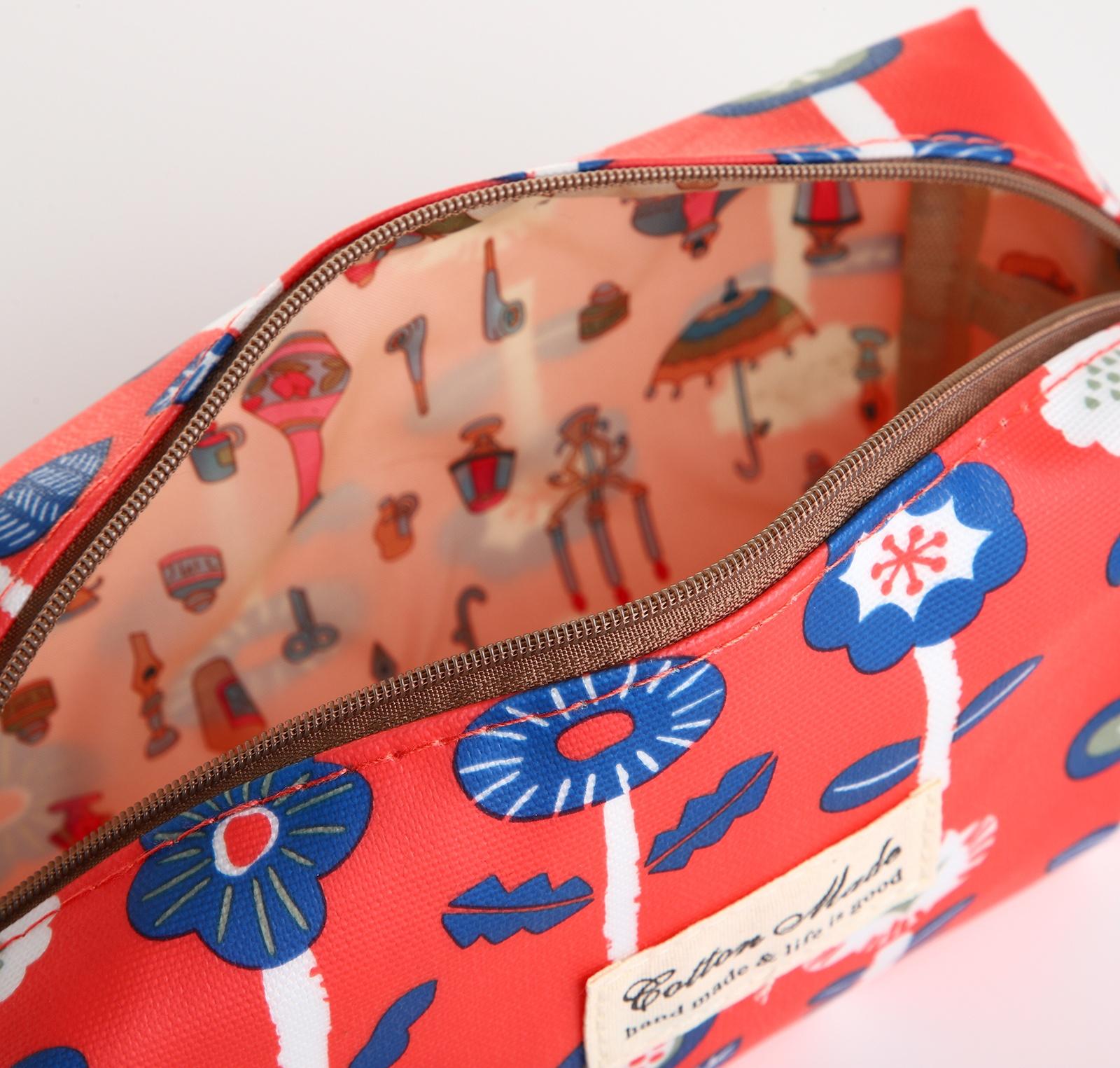 Косметичка дор Цветы, 19*7*9, отдел на молнии, красный