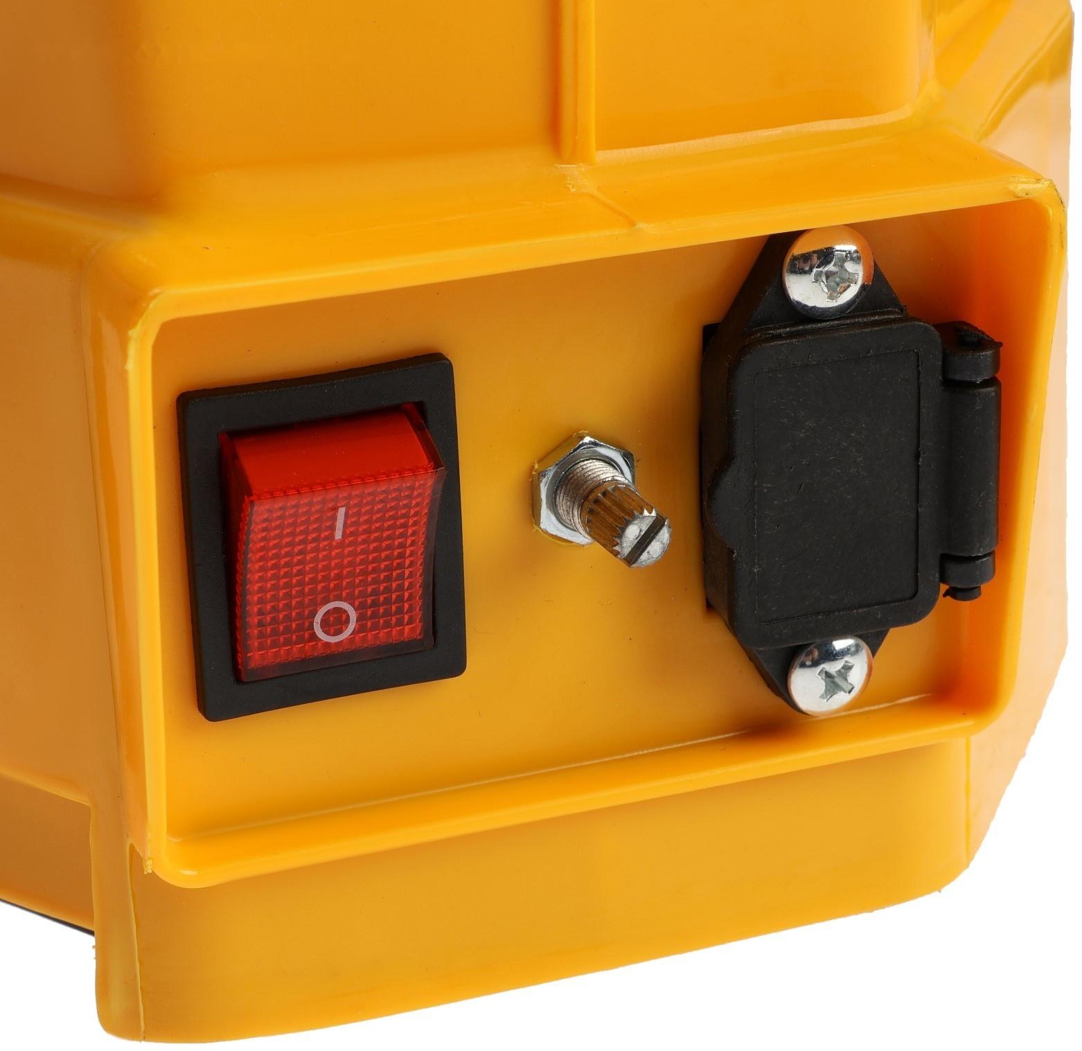 Опрыскиватель аккумуляторный Denzel D-12LA, 12 В, 8 Ач, 12 л, штанга 470-820 мм, до 5 часов