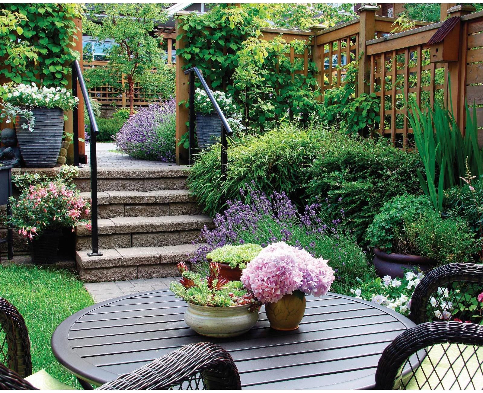 Фотобаннер, 250 × 200 см, с фотопечатью, люверсы шаг 1 м, «Во дворе»