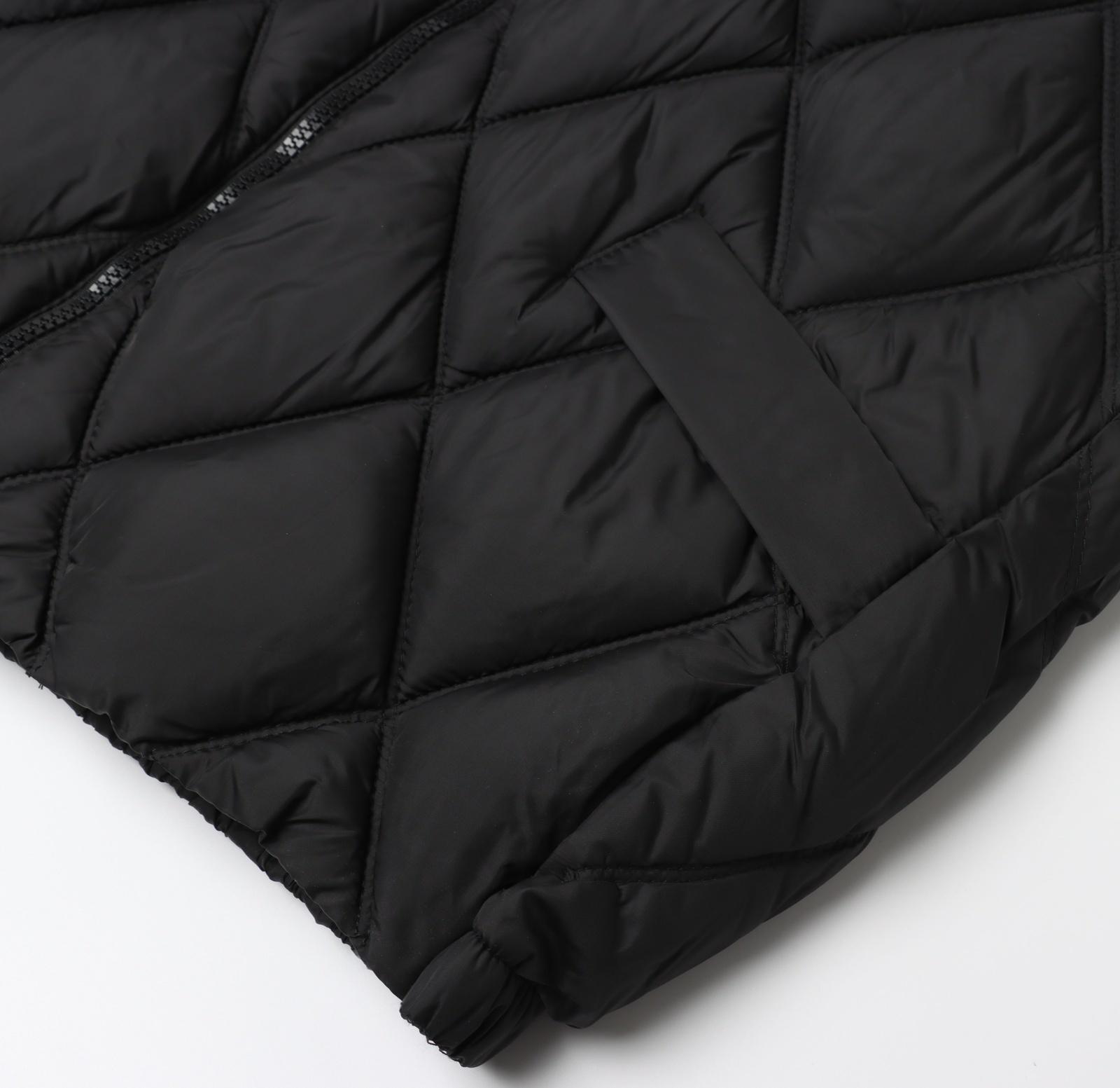 Жилет женский на молнии Collorista, цвет черный, р-р 48