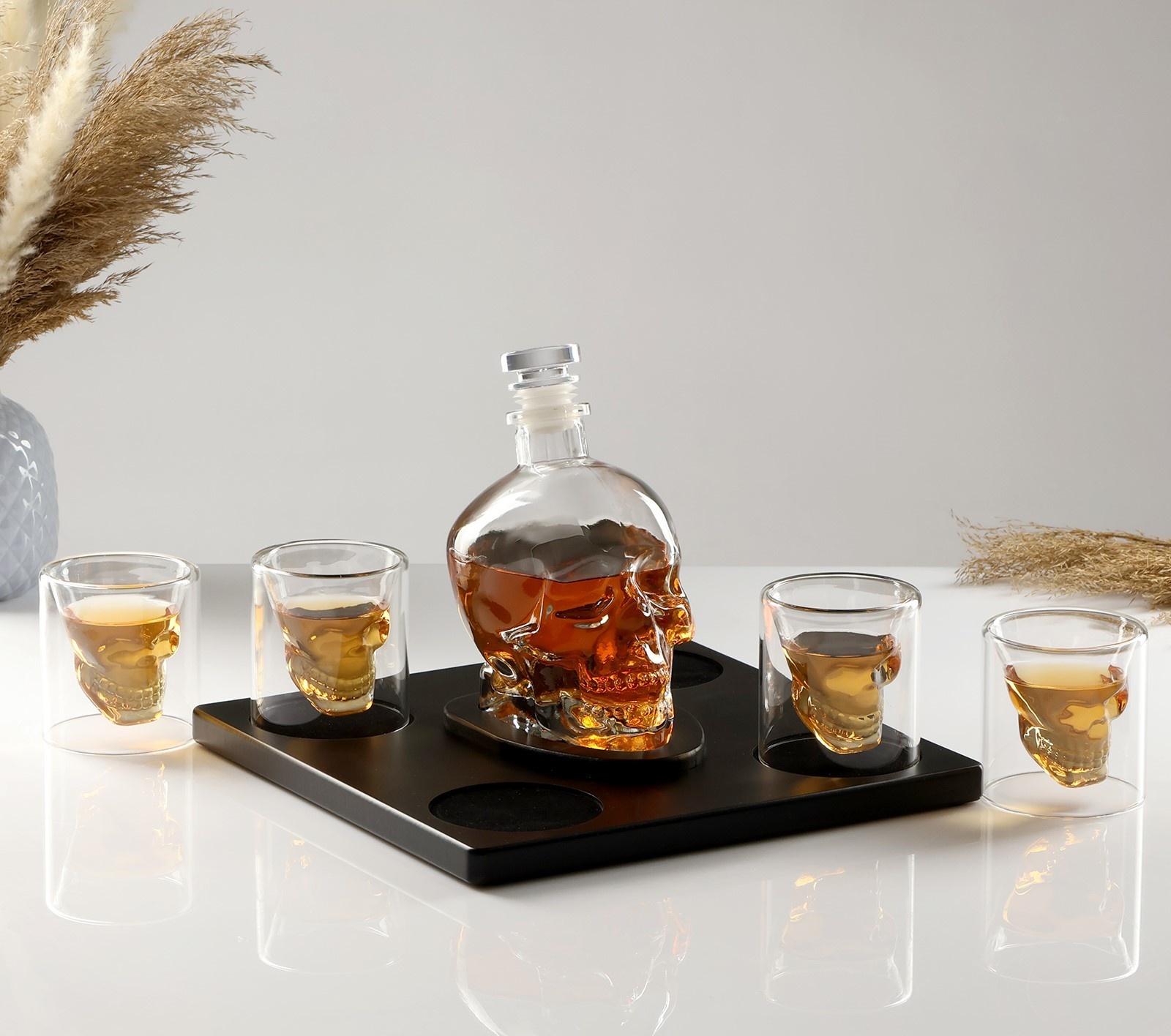 Мини-Бар Череп, на подставке, на 4 персоны, штоф - 750 мл, бокалы - 130 мл