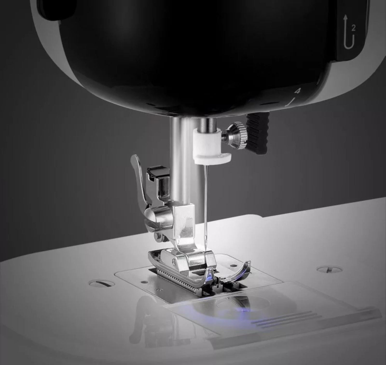 Швейная машина Kitfort КТ-6056, 9 Вт, 12 операций, полуавтомат, бело-чёрная