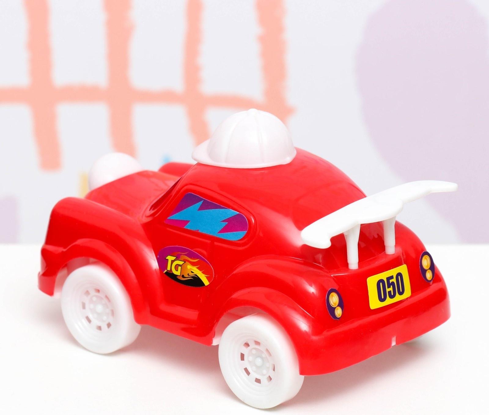 Машина пластмассовая 