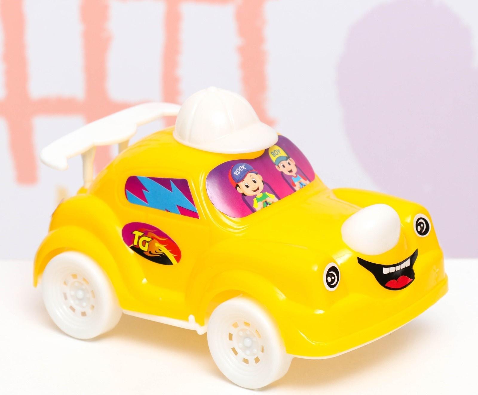 Машина пластмассовая 