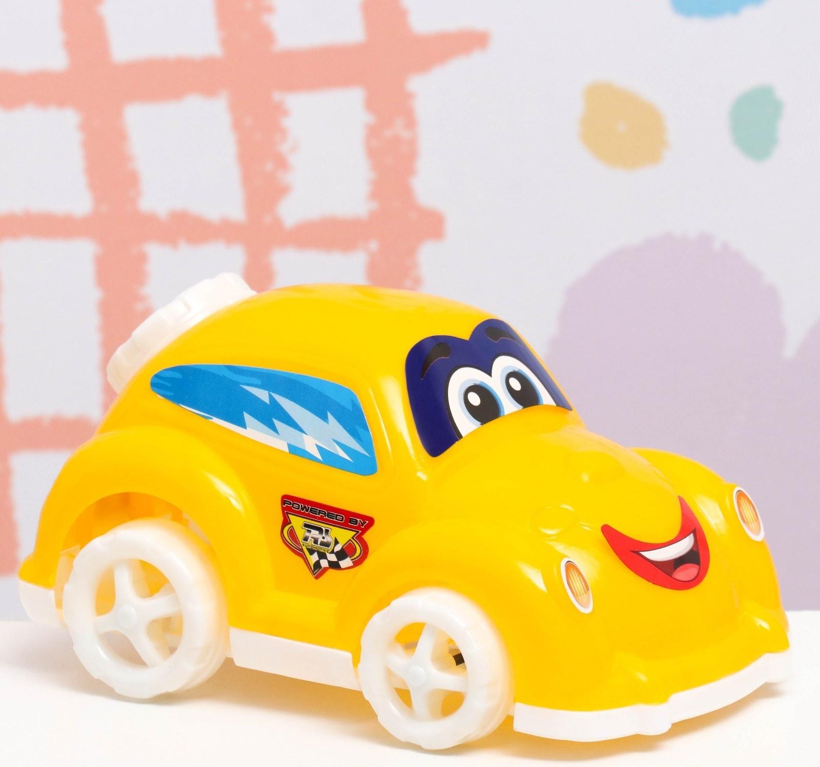 Машина пластмассовая 