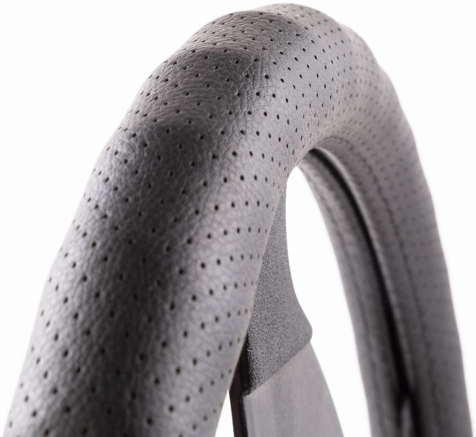 Оплетка руля Autoprofi, экокожа, обхват 9 см, чёрный, размер М, 37-39 см