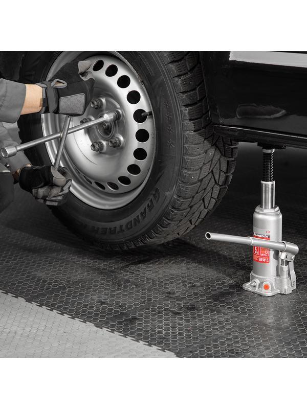 Домкрат гидравлический бутылочный, 5 т, высота подъема 216-413 мм Matrix