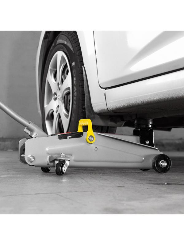 Домкрат гидравлический подкатной, 2 т, высота подъема 135-385 мм, в пластиковый кейсе Matrix