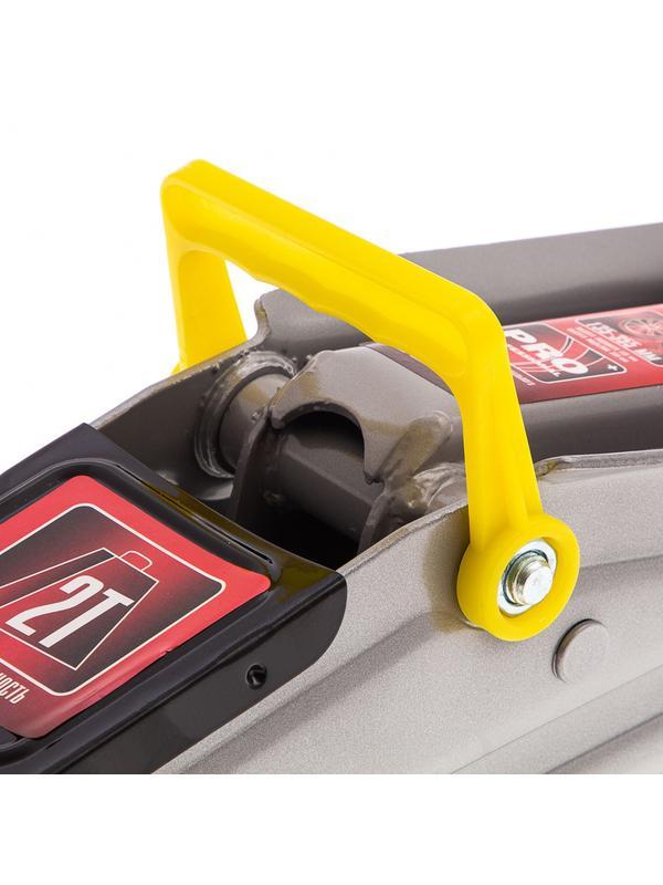 Домкрат гидравлический подкатной, 2 т, высота подъема 135-355 мм Matrix