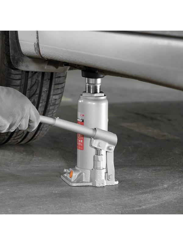 Домкрат гидравлический бутылочный, 6 т, h подъема 216-413 мм, в пластиковом кейсе Matrix