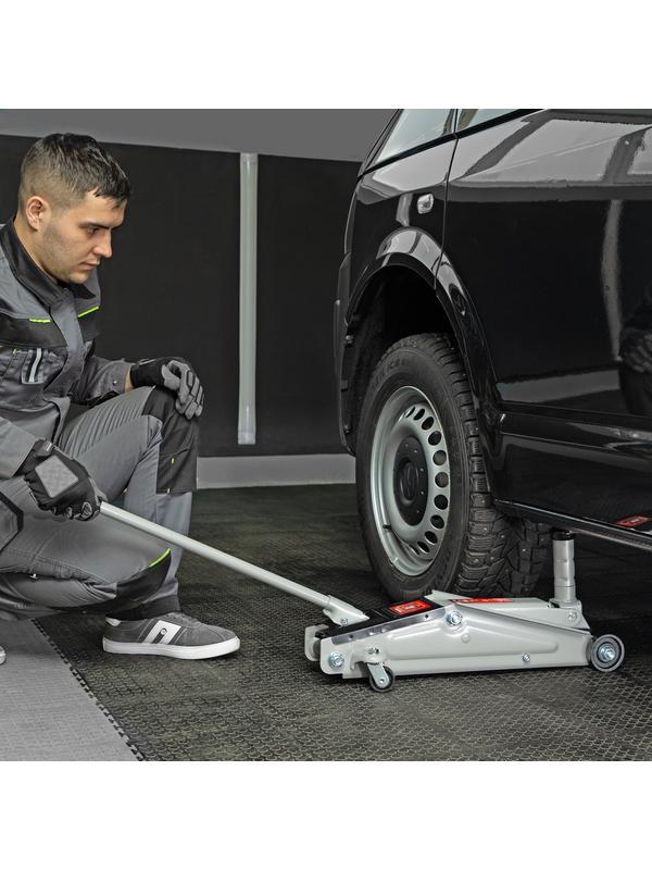 Домкрат гидравлический подкатной, 3 т, высота подъема 150-530 мм Matrix