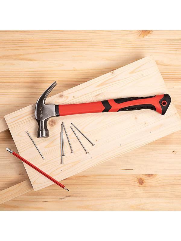 Молоток-гвоздодер, 450 г, боек c магнитом, фибергласовая обрезиненная рукоятка Matrix