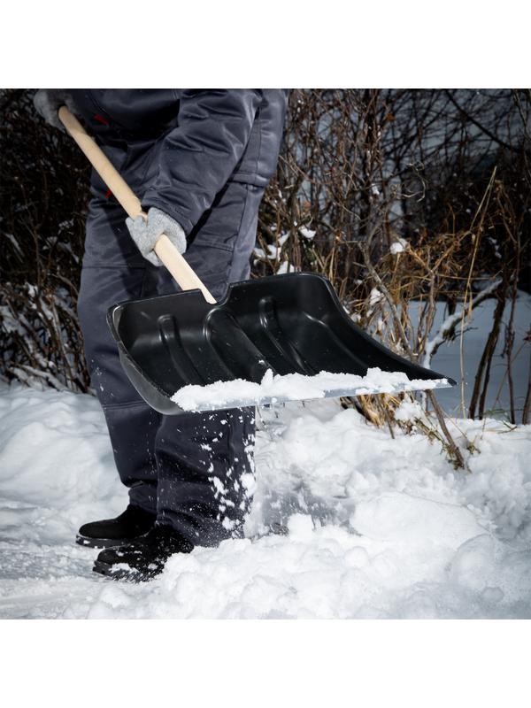 Лопата для уборки снега пластиковая, 380х385х1420 мм, деревянный черенок Россия