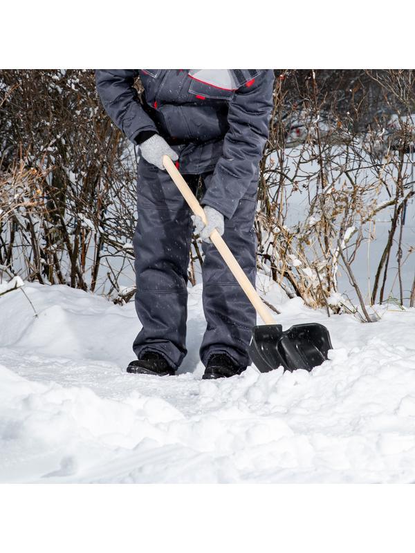 Лопата для уборки снега пластиковая, 380х385х1420 мм, деревянный черенок Россия