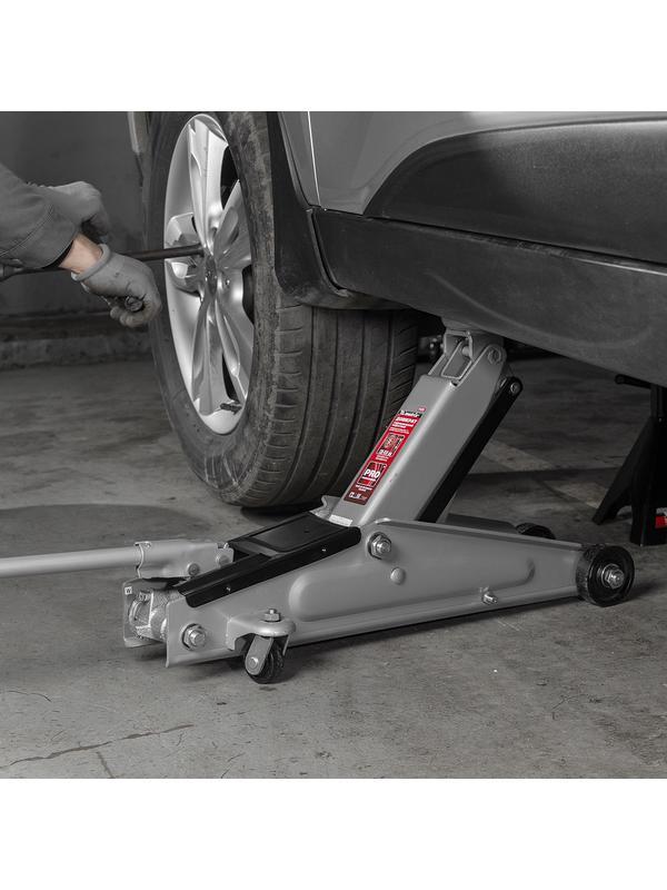 Домкрат гидравлический подкатный, 3 т, высота подъема 130-410 мм Matrix