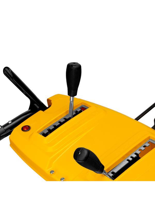 Бензиновая снегоуборочная машина SBM 610S PRO, 212 cc, электростартер, фара, обогрев Denzel