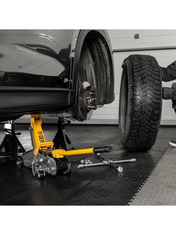 Домкрат гидравлический подкатной с фиксатором, 2 т, 130-330 мм, в кейсе Denzel