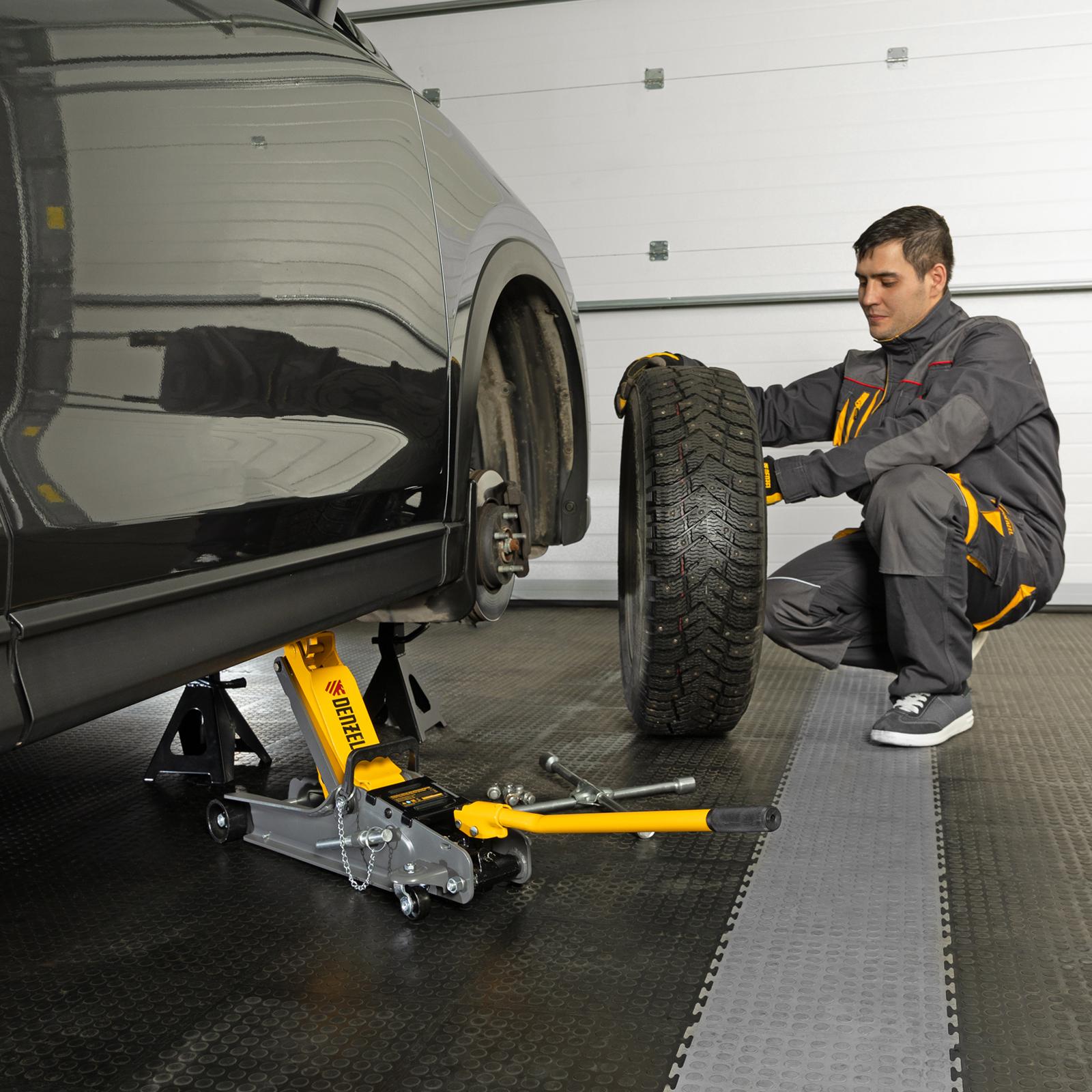 Домкрат гидравлический подкатной с фиксатором, 2,5 т,  85-385 мм, в пласт. кейсе Denzel